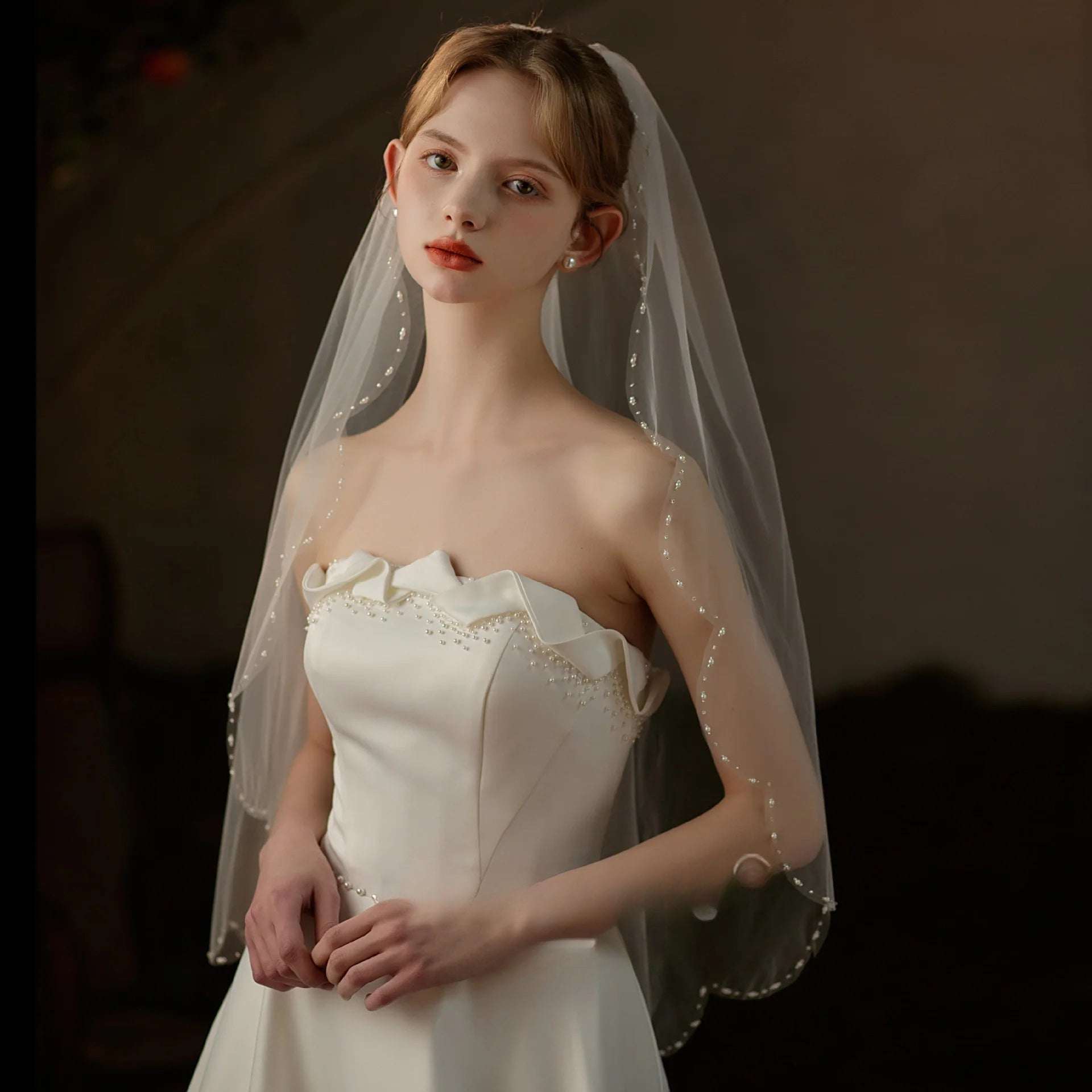 Lace trim bridal veil soft tulle mid-length wedding headpiece with comb