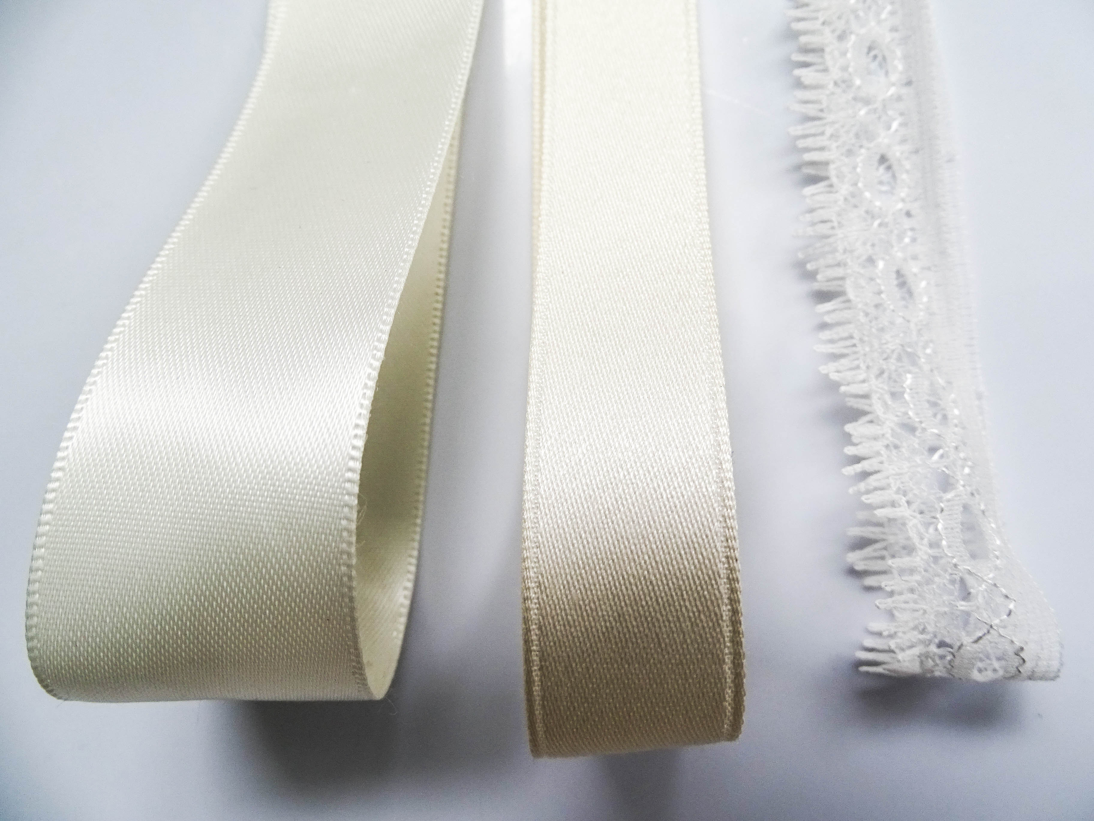 要改Elegant Cream Satin Ribbon Trio Set – Butter Yellow, Soft Gold & Ivory Decorative Ribbons for Gift Wrapping, Fashion Styling & Luxury DIY Crafts（副本）（副本）（副本）（副本）（副本）（副本）（副本）（副本）（副本）（副本）（副本）（副本）（副本）（副本）（副本）