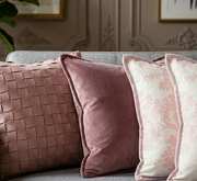 Modern Pink Cushion Cover - Soft Elegance for Refined Interiors