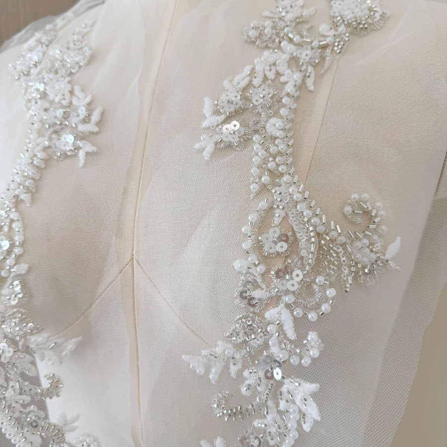 A Pair of Exquisite 3D Sequined Rhinestone Embroidered Flower - DIY Dance Performance & Wedding Clothing (ZH423)