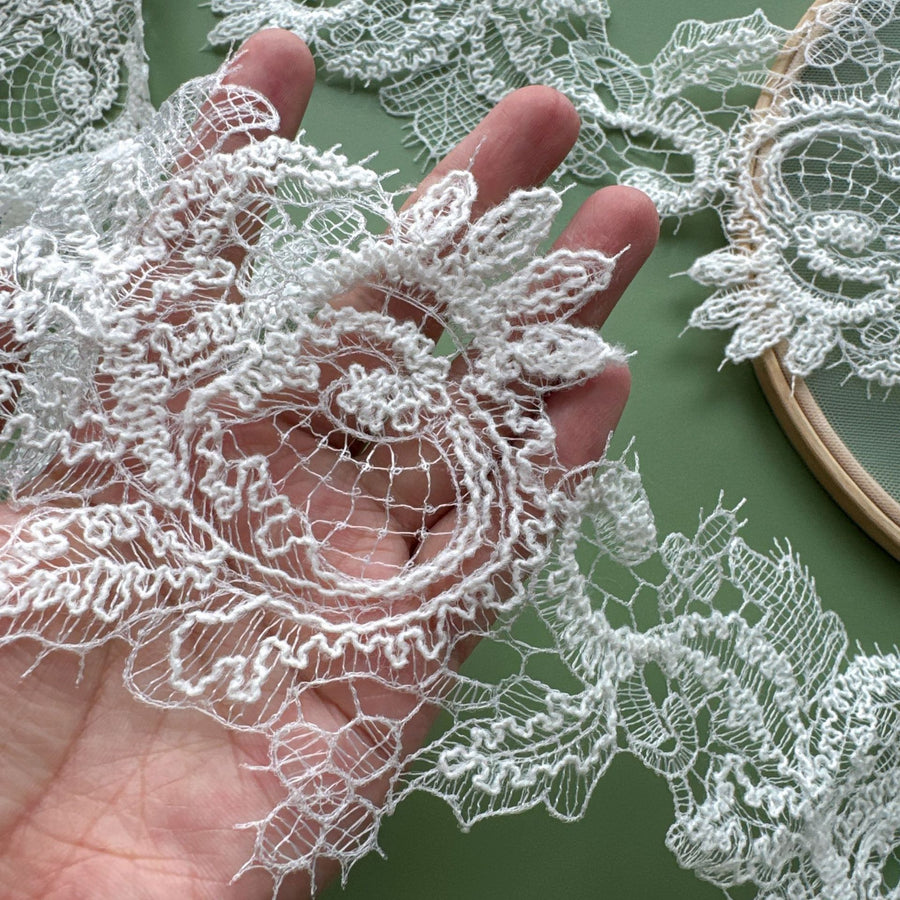 Fish Silk Water-Soluble Embroidery Lace - Small Fragrant Wind Wedding Dress & Lolita Dress Accessory (R226)