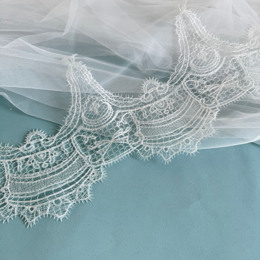 White Polyester Flower Wave Lace Fabric - Curtain, Necklace & Clothing Embroidery DIY Accessory (R175)