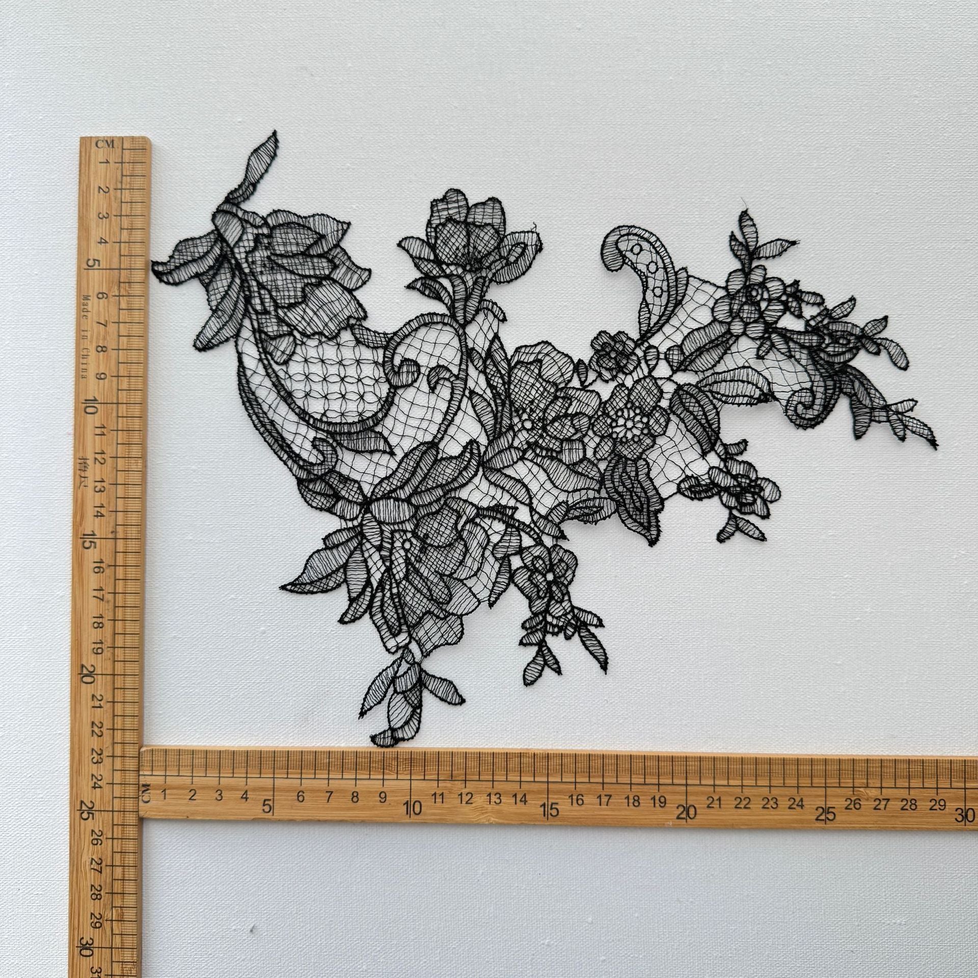 R26 fish silk thread eyelash embroidery lace cloth sticker water-soluble hollow lace piece flower embroidery piece wedding dress accessories