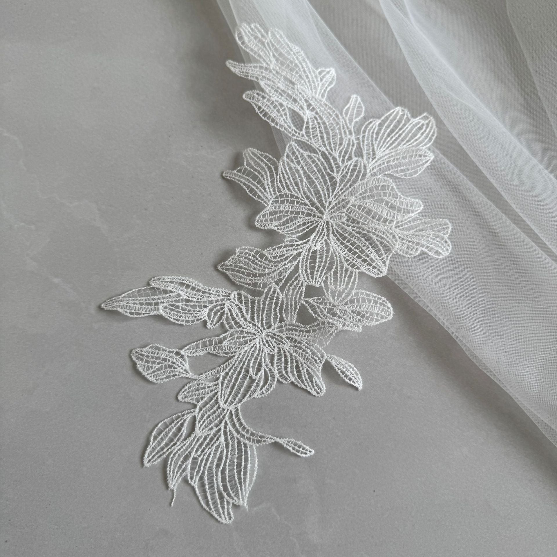 Hollow fish silk thread water-soluble lace polyester silk embroidery women's clothing pet clothing decorative fabric R185 flowers