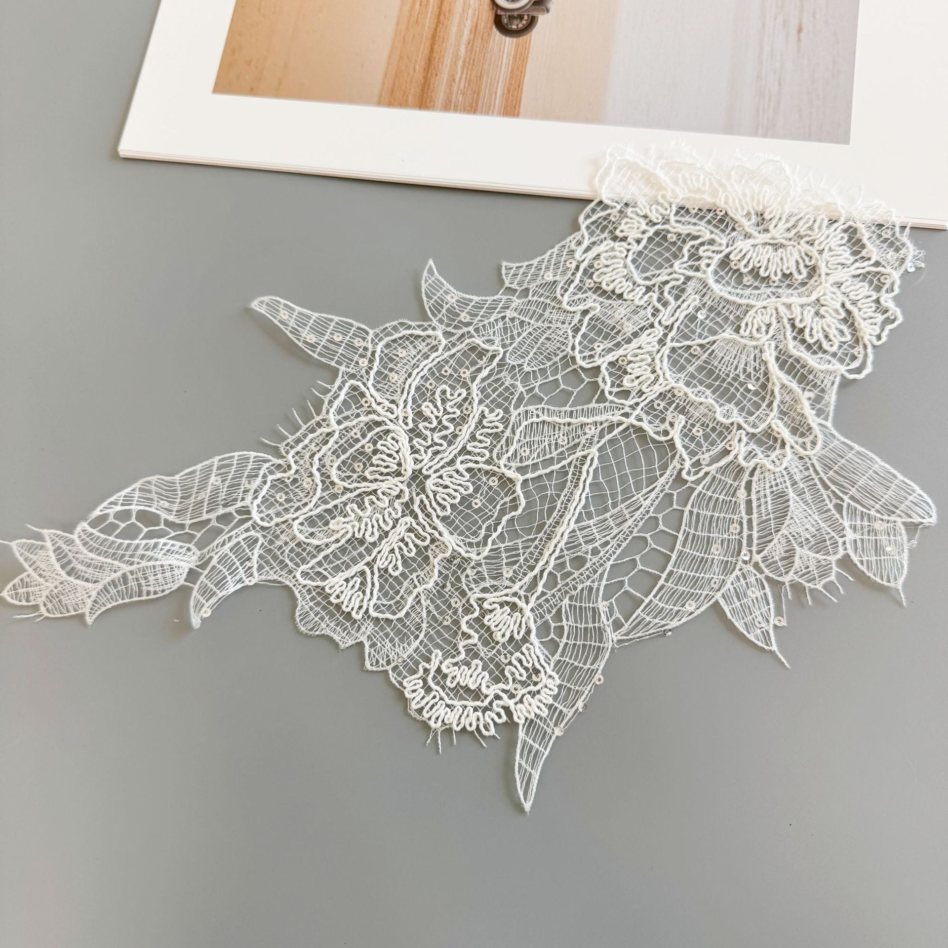 White hollow polyester silk lace, water-soluble fish silk thread lace flower, clothing accessories, headgear accessories R221