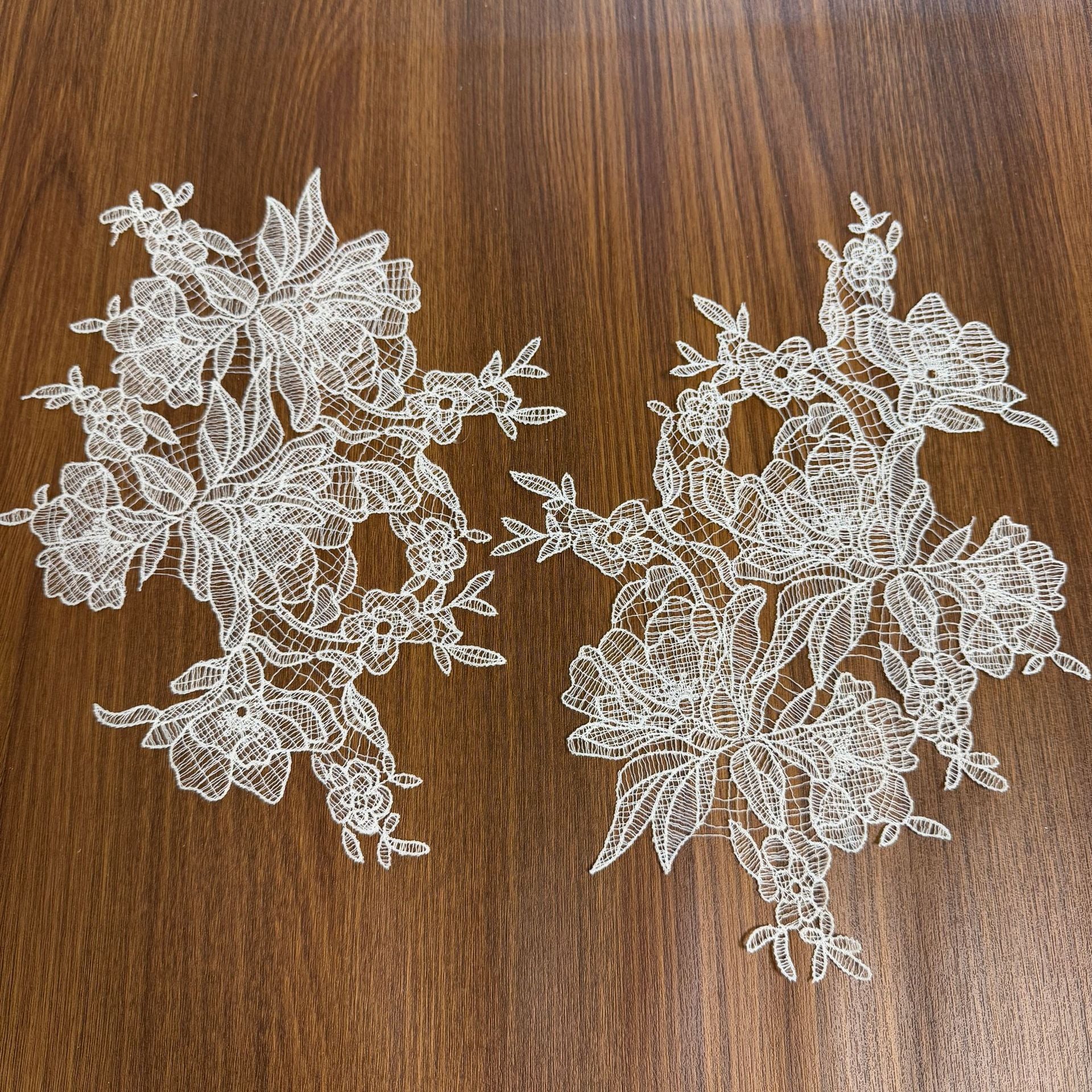 R4 a pair of fish silk thread new light and thin lace embroidery DIY clothing handmade accessories hollow decals need sewing