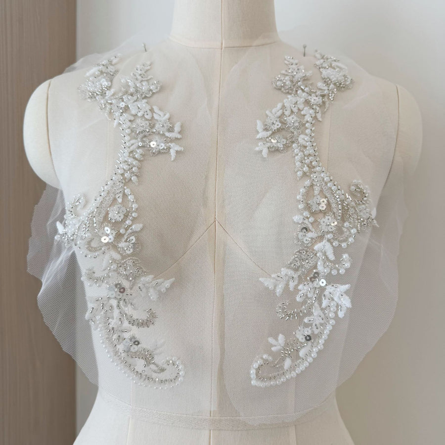 A Pair of Exquisite 3D Sequined Rhinestone Embroidered Flower - DIY Dance Performance & Wedding Clothing (ZH423)