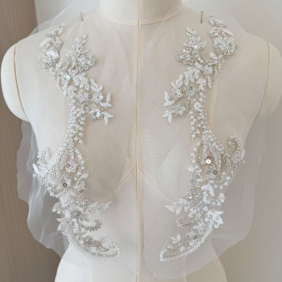 A Pair of Exquisite 3D Sequined Rhinestone Embroidered Flower - DIY Dance Performance & Wedding Clothing (ZH423)