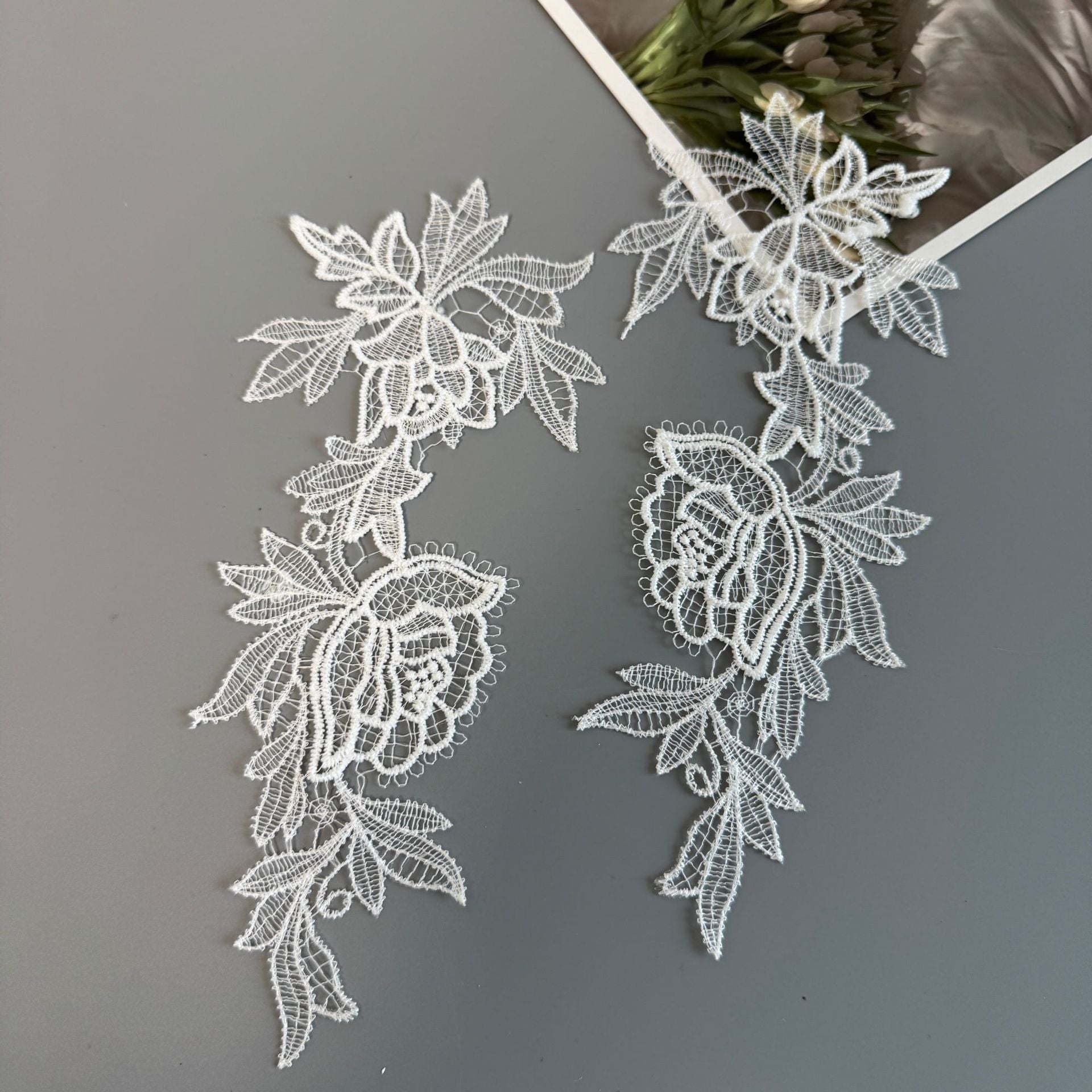 R164 new fish silk thread 1 pair of hollow lace embroidery applique, headgear, wedding dress Hanfu collar accessories