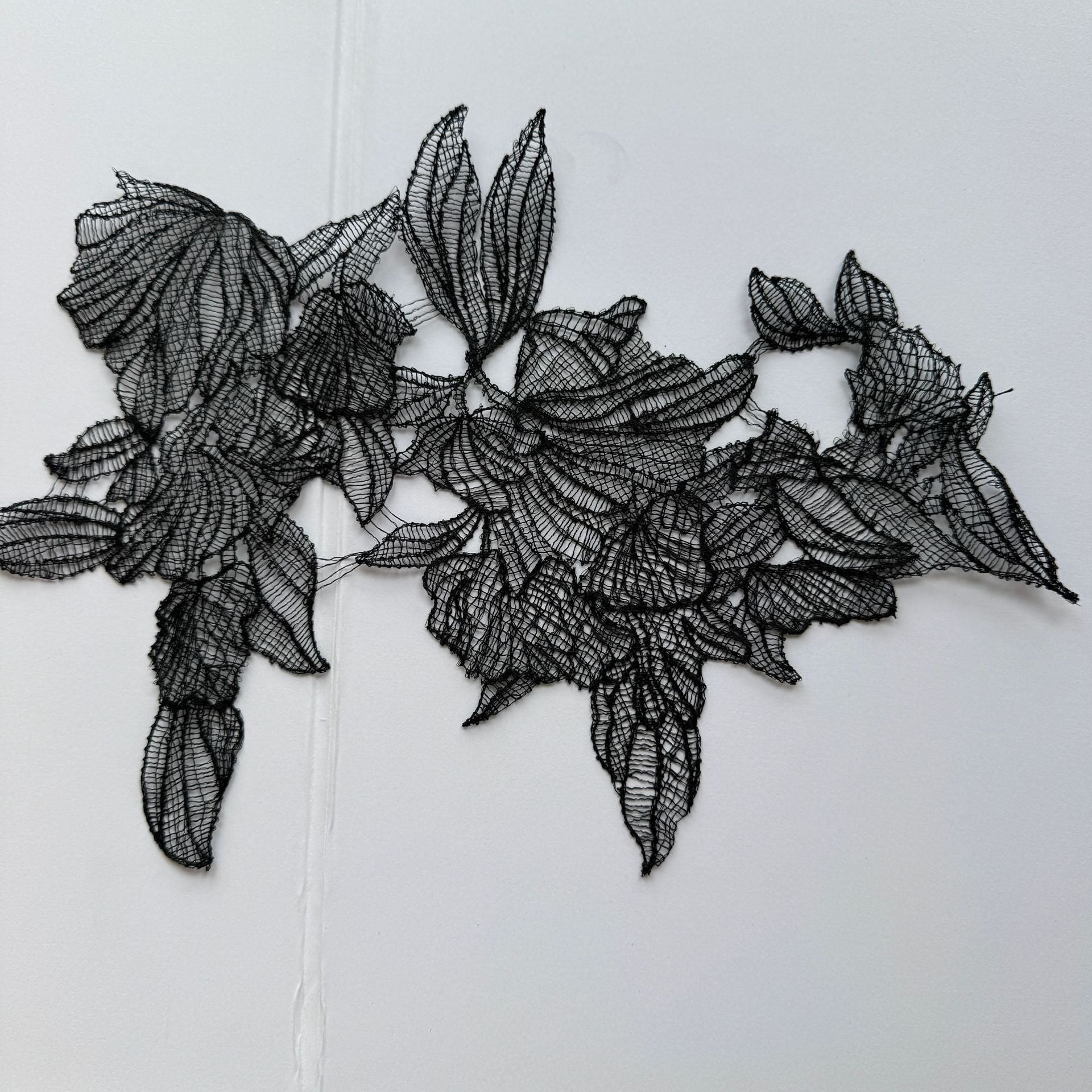 Hollow fish silk thread lace embroidery piece white embroidery cloth sticker to flower bridal veil wedding dress decoration R100