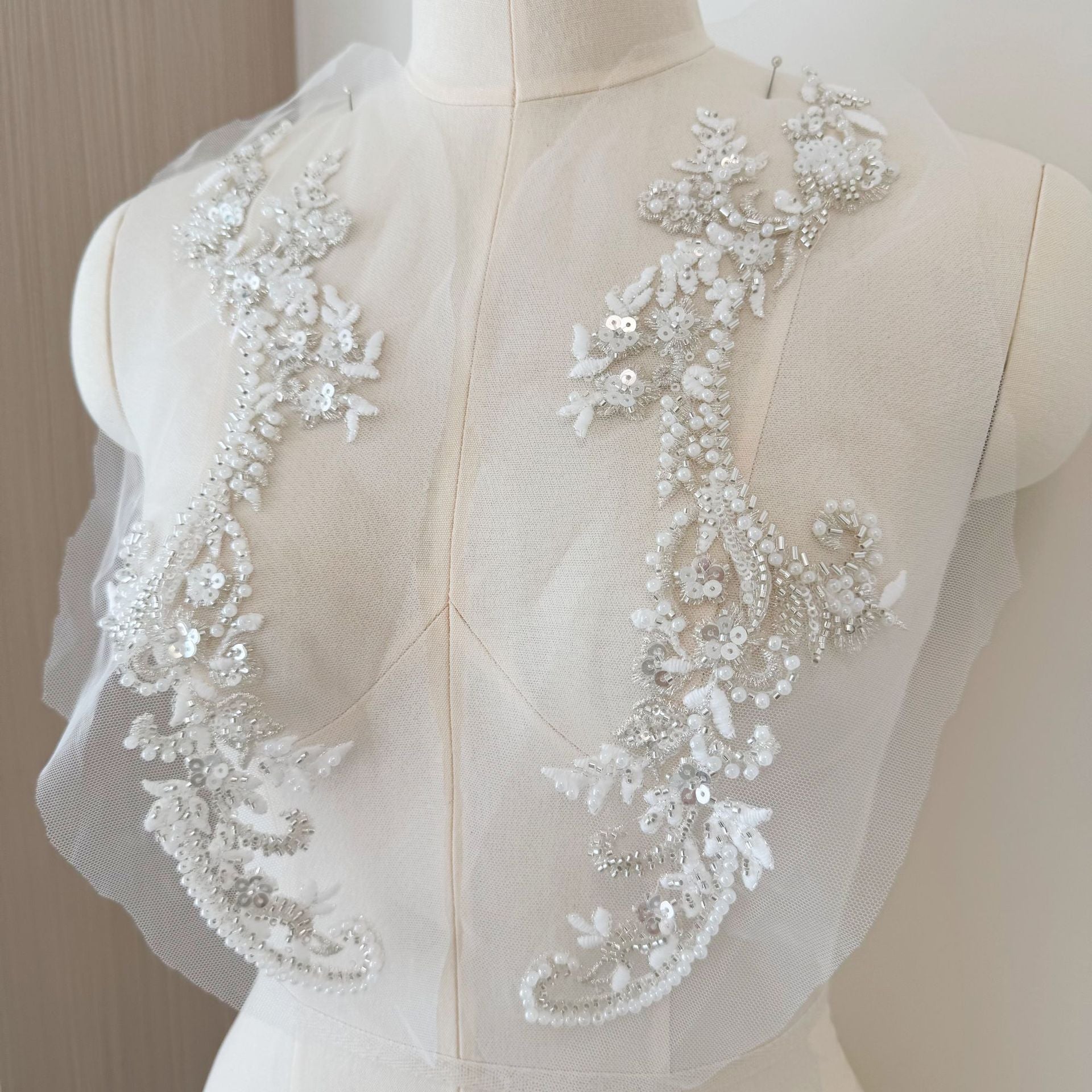 ZH423 A pair of new exquisite three-dimensional sequined rhinestone embroidered flower dance performance wedding DIY clothing