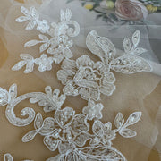 White Beaded 3D Floral Appliqué – Sew-On DIY Embellishment for Sweaters, Outerwear & Clothing Decoration (ZH288)
