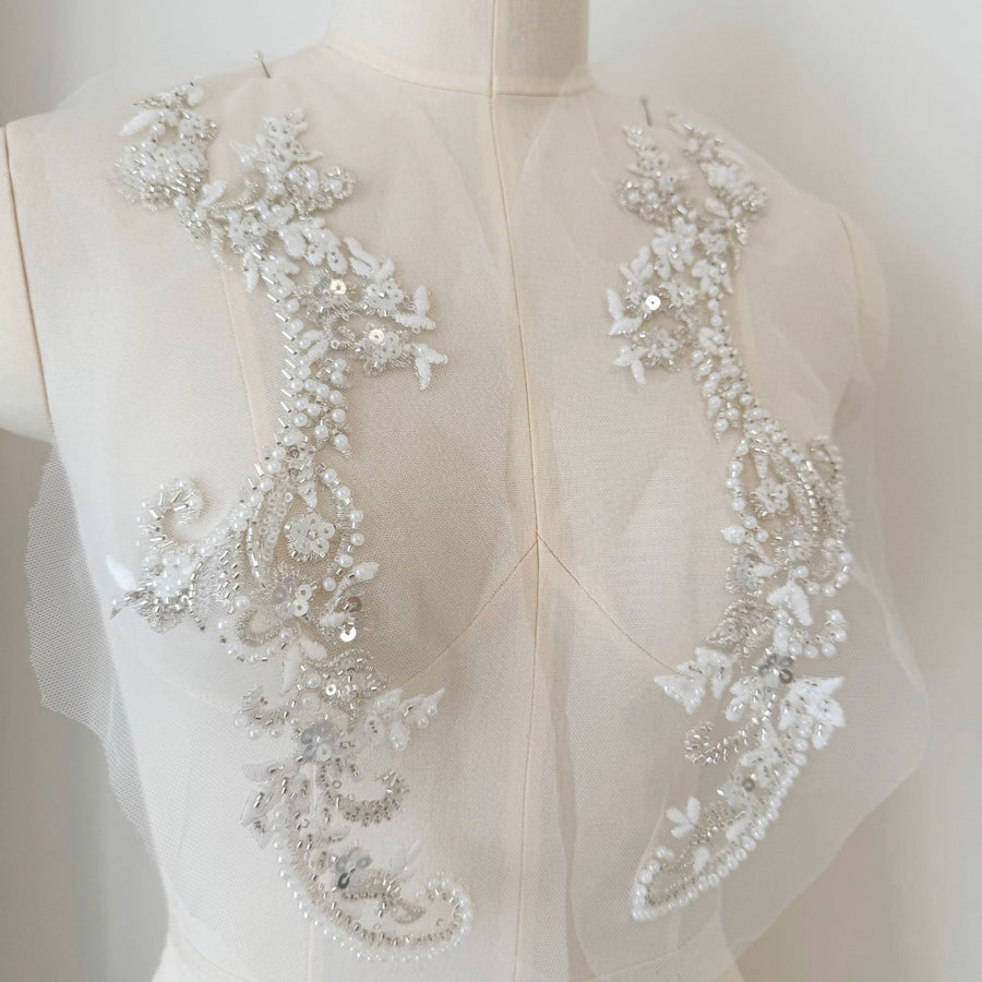 A Pair of Exquisite 3D Sequined Rhinestone Embroidered Flower - DIY Dance Performance & Wedding Clothing (ZH423)