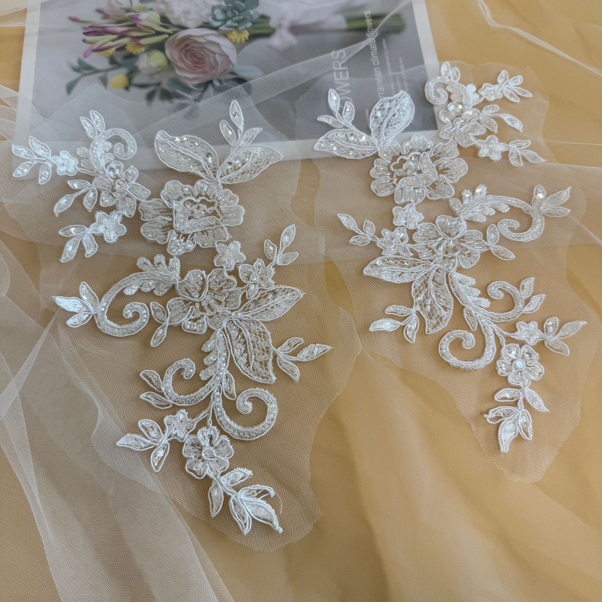 White beaded 3d floral applique diy clothing decoration accessories embellishments for sweaters and outerwear - sew-on style zh288