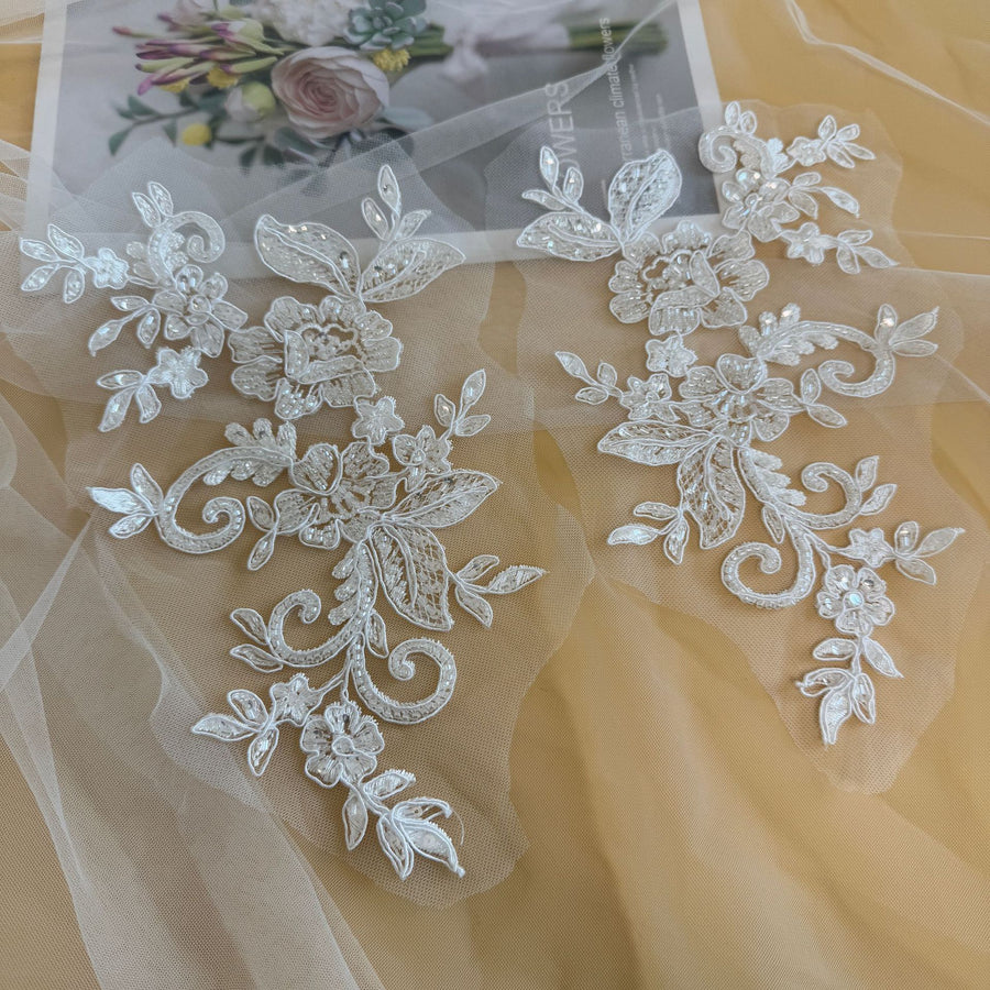White Beaded 3D Floral Appliqué – Sew-On DIY Embellishment for Sweaters, Outerwear & Clothing Decoration (ZH288)