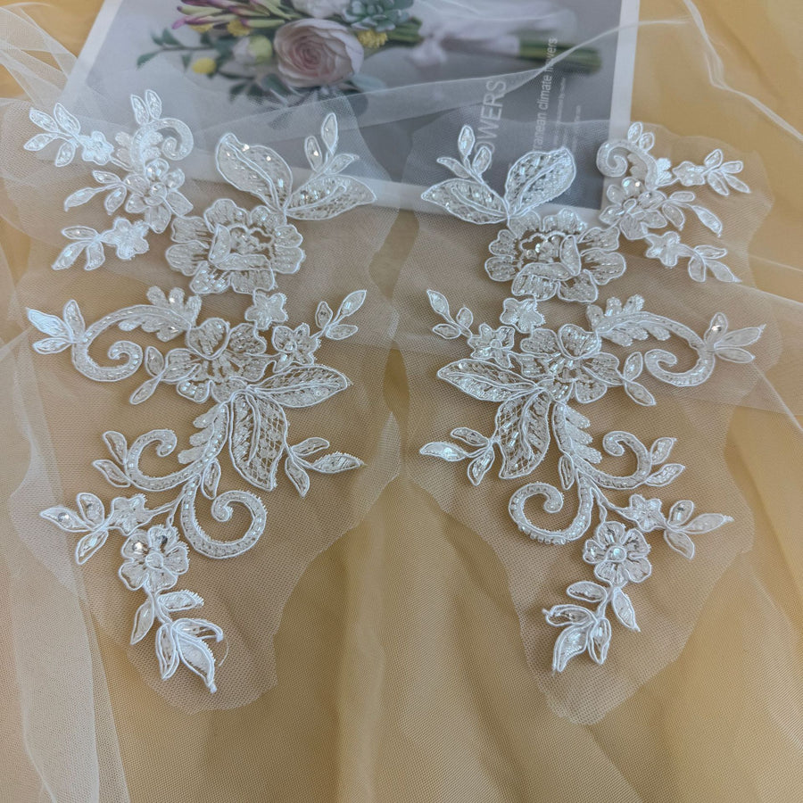 White Beaded 3D Floral Appliqué – Sew-On DIY Embellishment for Sweaters, Outerwear & Clothing Decoration (ZH288)