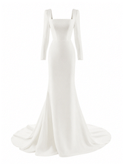 Mermaid wedding dress in ivory crepe with a square neckline, long sleeves, fitted silhouette and flowing train
